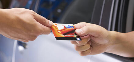Hold Esso Smiles card